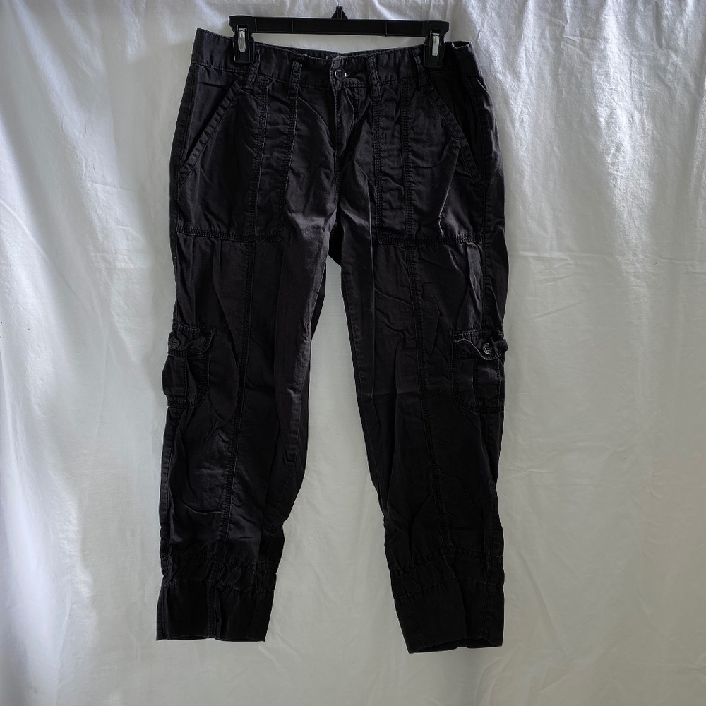Clavin Klein Cargo Capri Size: 8 - Picture 2 of 11